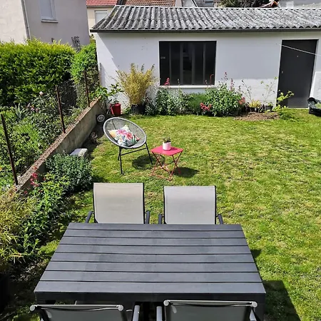 Maison Proche Centre Et Circuit Avec Jardin Holiday home *