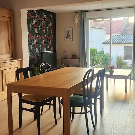 Maison Proche Centre Et Circuit Avec Jardin Holiday home