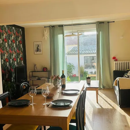 Maison Proche Centre Et Circuit Avec Jardin Holiday home Le Mans