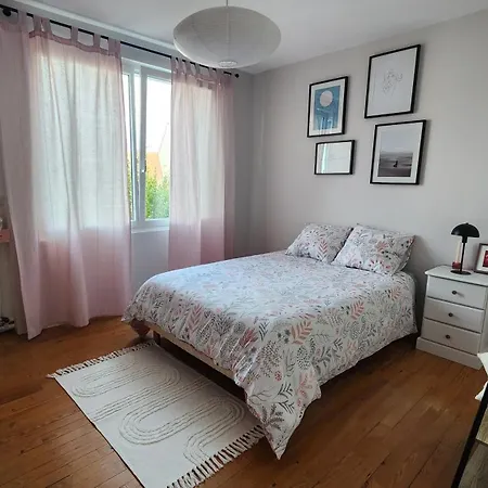 Maison Proche Centre Et Circuit Avec Jardin Holiday home *