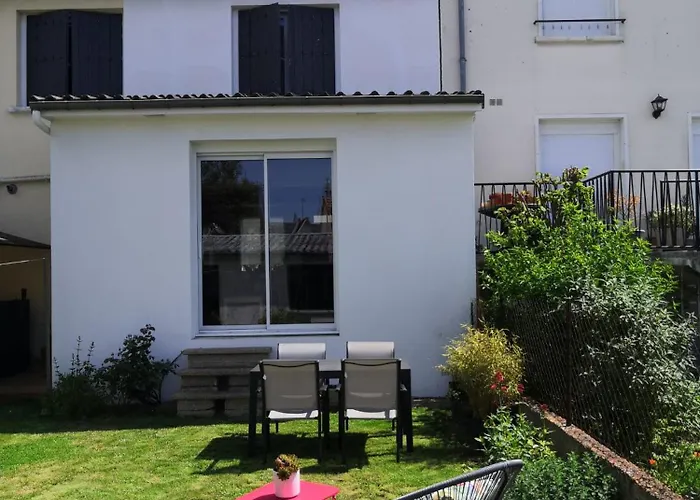 Maison Proche Centre Et Circuit Avec Jardin Casa de Férias *