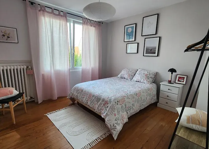 Maison Proche Centre Et Circuit Avec Jardin Casa de Férias *